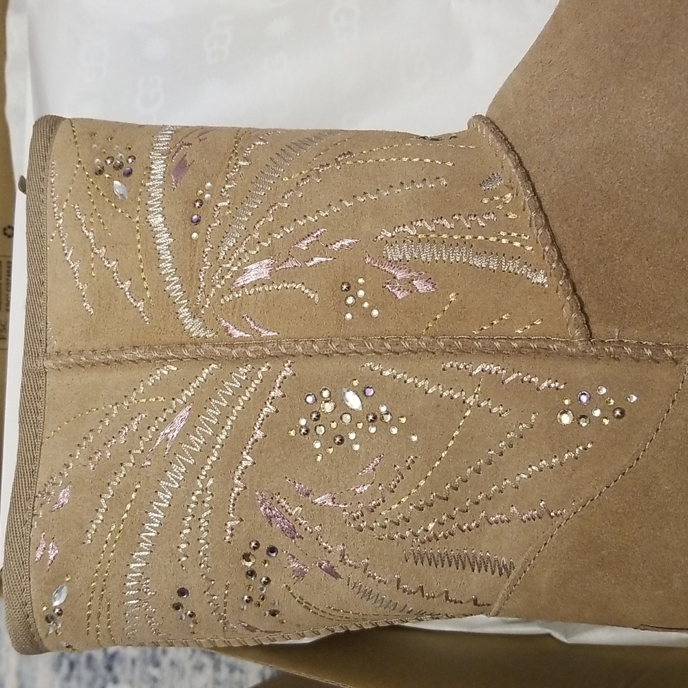 Uggs - Picture 2 of 6